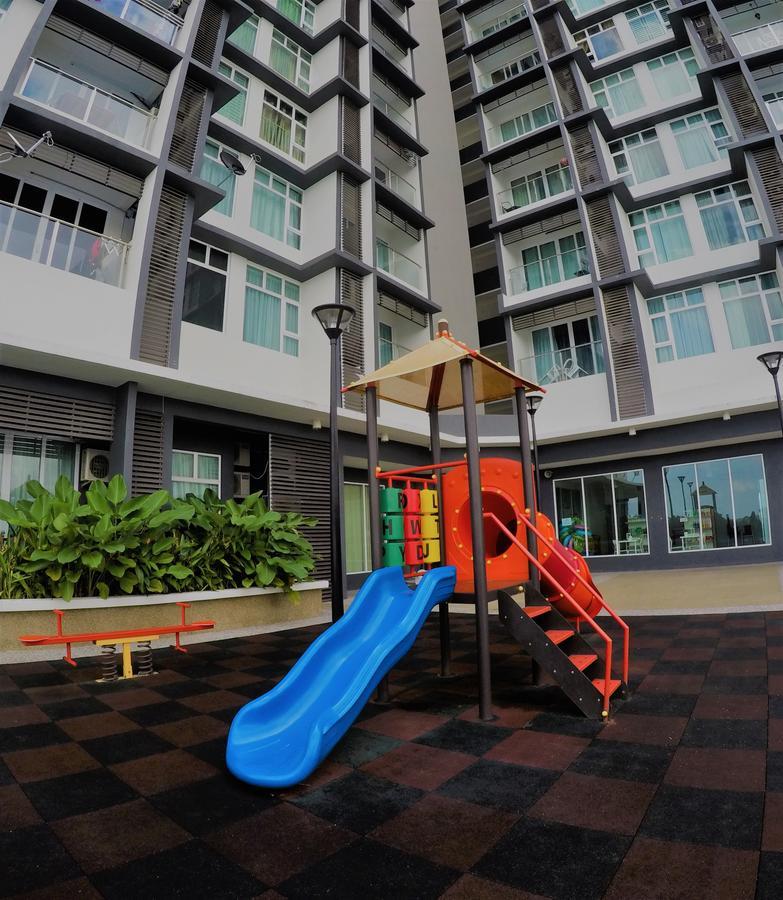 Zulanie Family Studio At D'Perdana Apartment, Spacious And Cozy With Pool, Free Wifi & Netflix Kota Bharu Buitenkant foto
